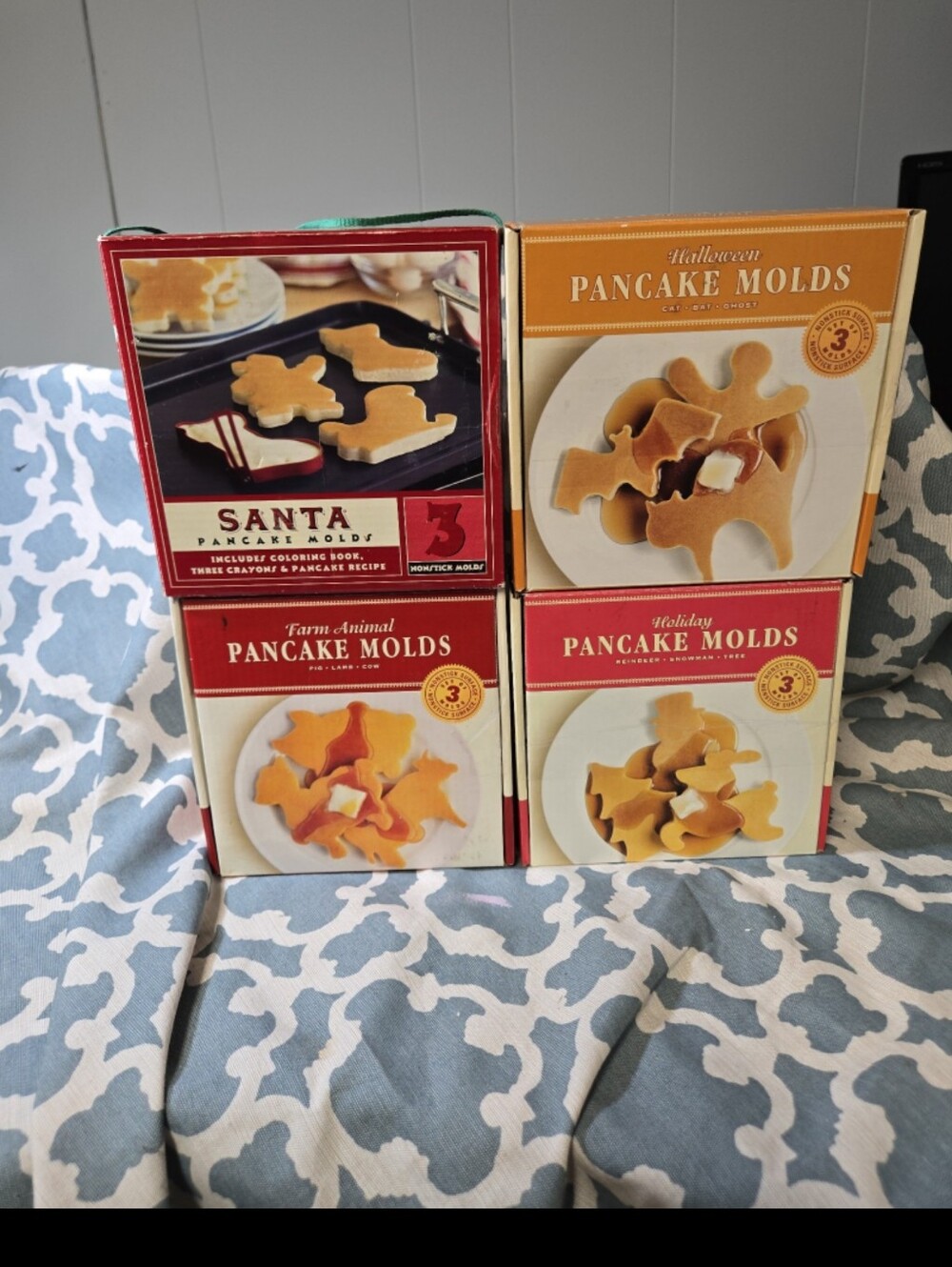 NEW  unused set of 4 William Sonoma pancake molds farm animal, holiday, Hallowee